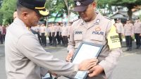 Kapolres Sampang Berikan Reward Anggotanya Yang Berhasil Tangkap Tahanan Rutan Kabur