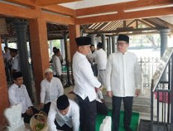 Pj Bupati Bojonegoro Ziarah Makam Kanjeng Soemantri, Juru Kunci : Terima Kasih Makam Sudah Direhab